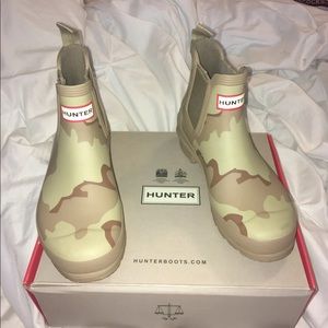 ISO Hunter Chelsea ankle rain boots size 9